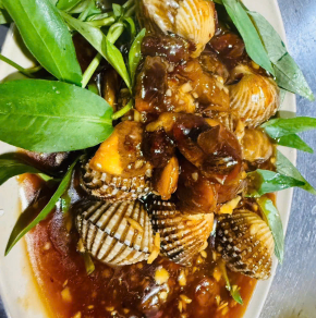 Sò huyết xào me