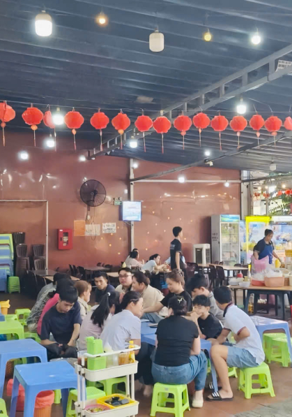 KHÁCH HÀNG TẠI ỐC NHÂY 