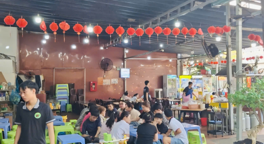 KHÁCH HÀNG TẠI ỐC NHÂY 